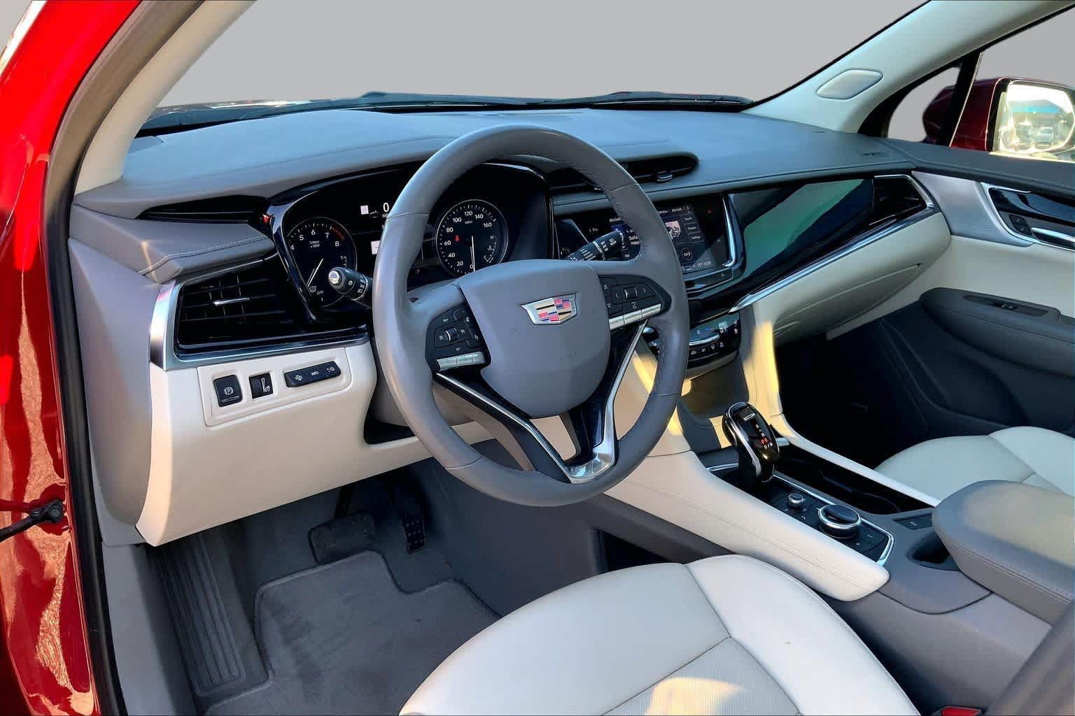 Used 2023 Cadillac XT6 Premium Luxury w/ Technology Package FWD image 17