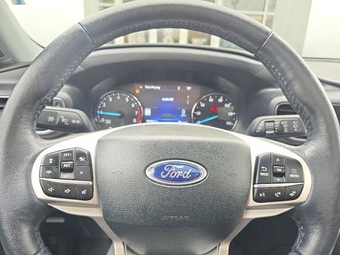 Used 2023 Ford Explorer XLT w/ Equipment Group 202A image 22
