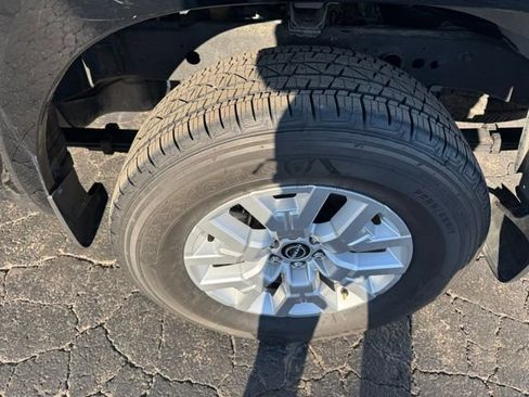 Used 2022 Nissan Frontier SV w/ Technology Package image 10