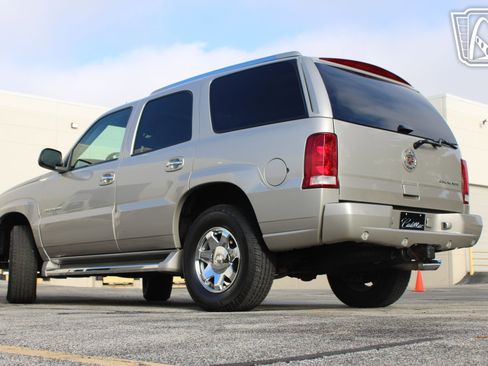 Used 2005 Cadillac Escalade AWD image 5