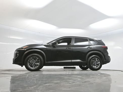 Used 2024 Nissan Rogue S image 7