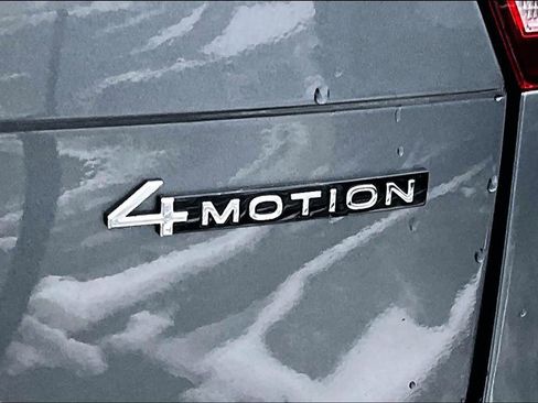 Used 2024 Volkswagen Tiguan SEL R-Line image 9