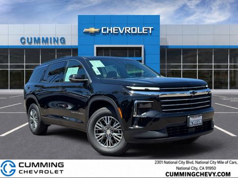 Used 2026 Chevrolet Traverse LT w/ Driver Confidence Package FWD image 1