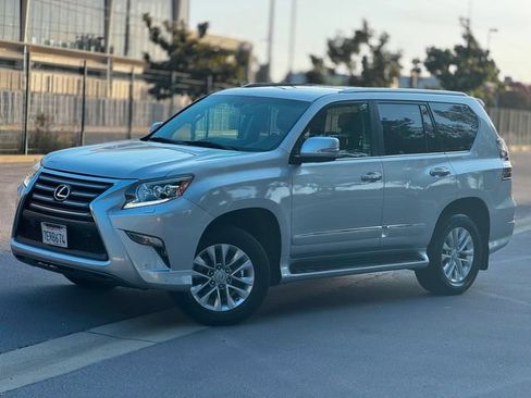 Used 2014 Lexus GX 460 w/ Premium Package AWD/4WD image 8