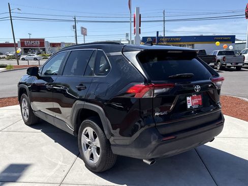 Used 2024 Toyota RAV4 XLE AWD/4WD image 5