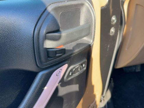 Used 2012 Jeep Wrangler Sahara image 27