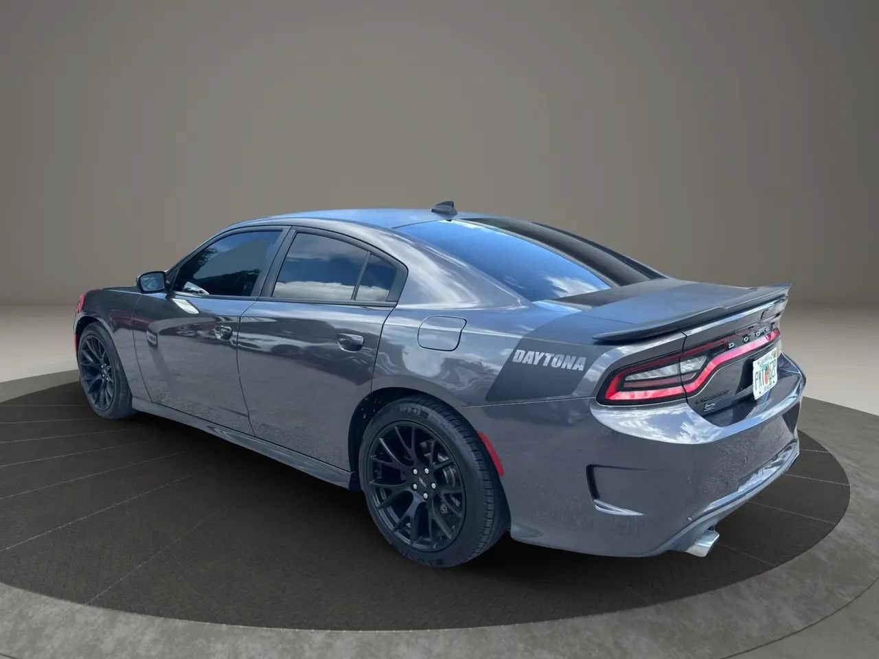 Used 2017 Dodge Charger R/T RWD image 3