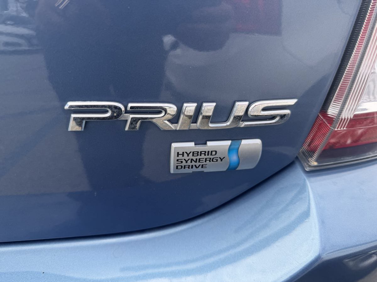 Used 2004 Toyota Prius w/ Pkg 5 FWD image 5