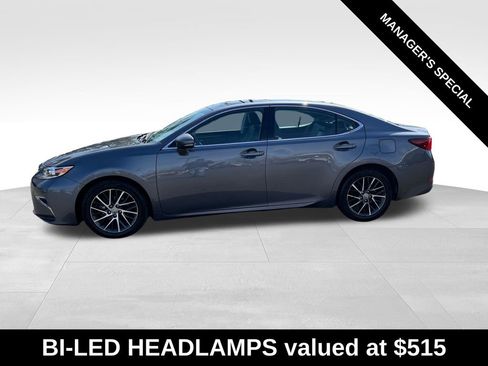 Used 2017 Lexus ES 350 w/ Luxury Package FWD image 4