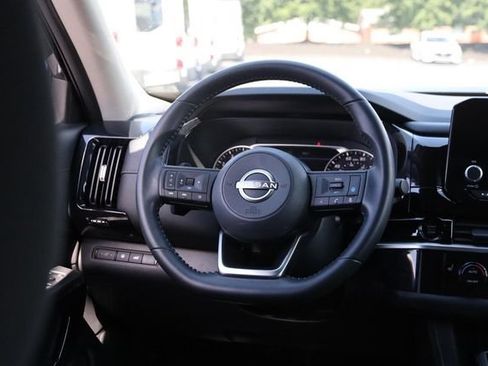 Certified 2025 Nissan Pathfinder SV FWD image 27