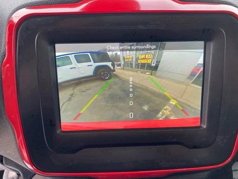 Used 2018 Jeep Renegade Latitude w/ Cold Weather Group image 15