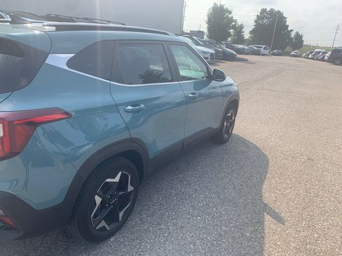 Certified 2025 Kia Seltos EX w/ EX Sunroof Package AWD/4WD image 4