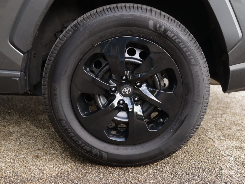 Used 2021 Toyota RAV4 LE AWD/4WD image 30