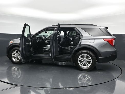 Used 2022 Ford Explorer XLT w/ Equipment Group 202A AWD/4WD image 30