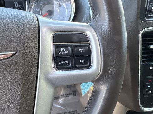 Used 2016 Chrysler Town & Country Touring image 30