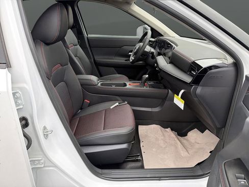 New 2026 Nissan Kicks SR image 27