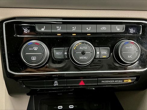 Used 2023 Volkswagen Atlas SE w/ Panoramic Sunroof Package image 34