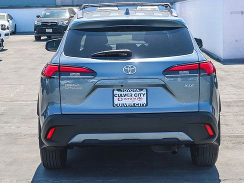 Used 2023 Toyota Corolla Cross XLE w/ Convenience Package FWD image 8