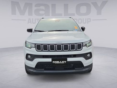 Used 2024 Jeep Compass Latitude AWD/4WD image 8