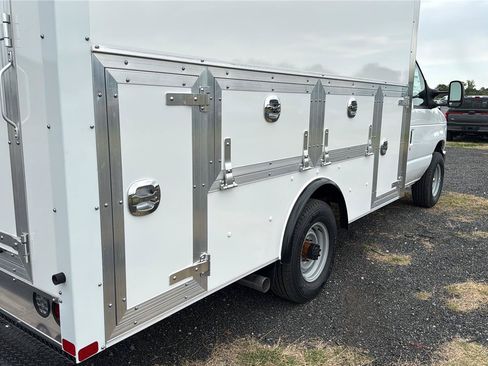 New 2027 Ford E-350 and Econoline 350 Super Duty w/ Power Equipment Group RWD image 31