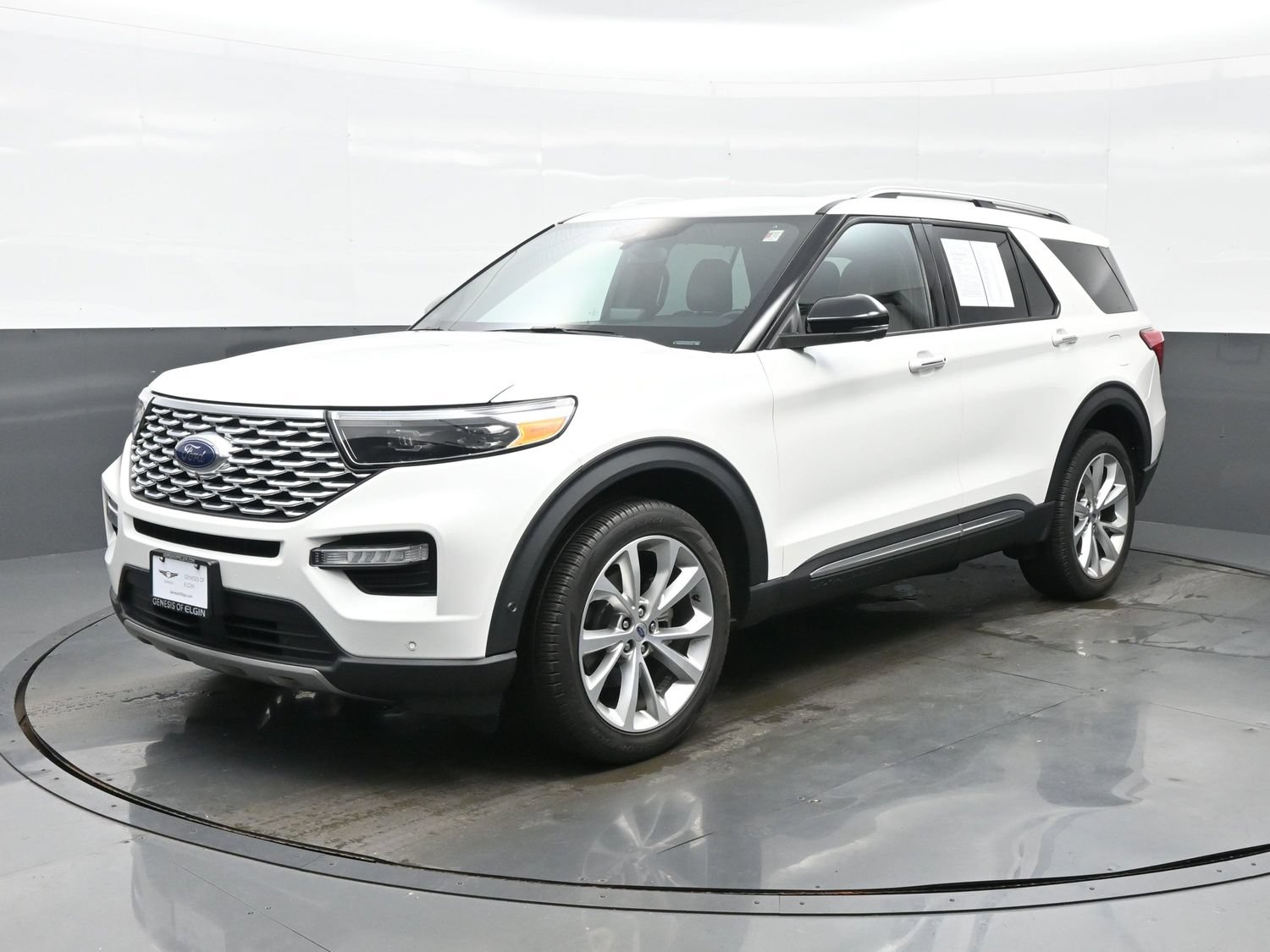 Used 2023 Ford Explorer Platinum w/ Technology Package AWD/4WD image 2