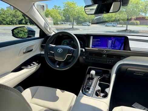 Used 2025 Toyota Crown w/ Advanced Technology Package AWD/4WD image 18