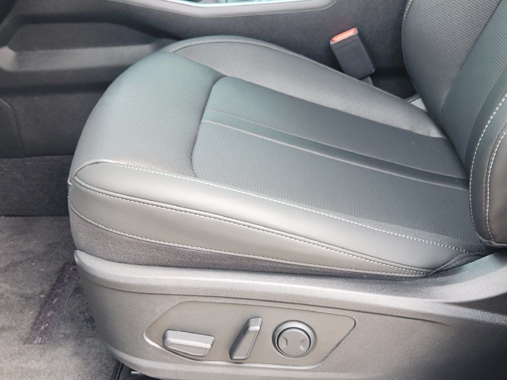 New 2026 Kia Sorento S FWD image 17