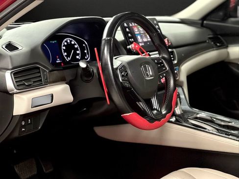 Used 2018 Honda Accord Touring image 9