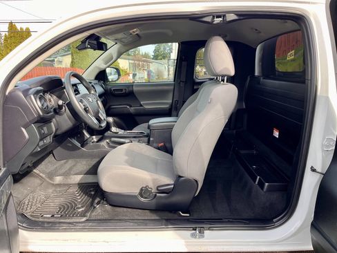 Used 2022 Toyota Tacoma SR image 17