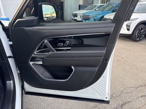 Used 2022 Land Rover Range Rover SE image 9
