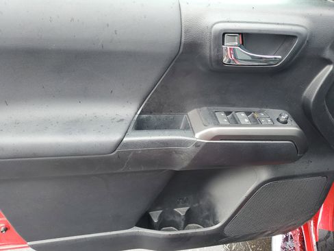 Used 2022 Toyota Tacoma TRD Sport image 15