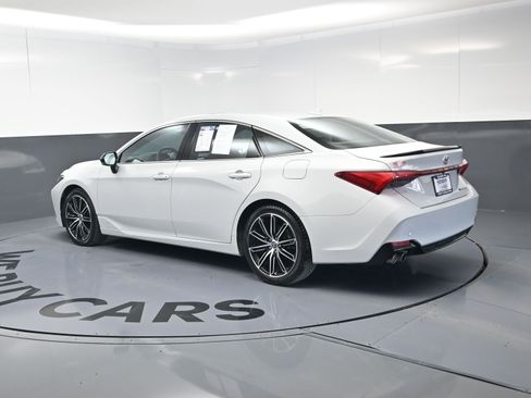 Used 2022 Toyota Avalon Touring w/ Advanced Safety Package image 7