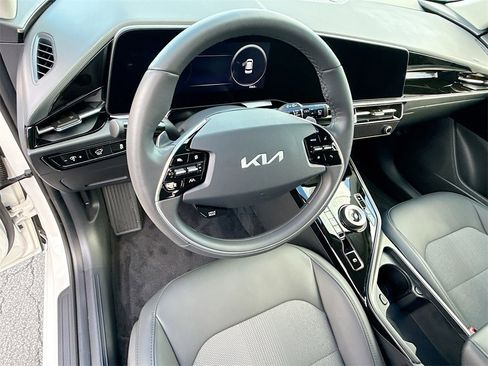 Used 2025 Kia Niro Wind w/ Wind Preserve Package image 12