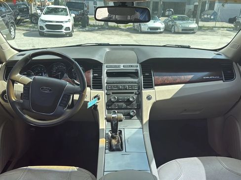 Used 2010 Ford Taurus Limited FWD image 10