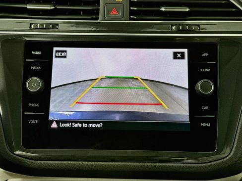 Used 2022 Volkswagen Tiguan SE w/ Panoramic Sunroof Package AWD/4WD image 14