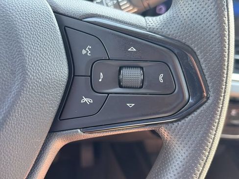 Used 2025 Chevrolet Trax LT FWD image 24