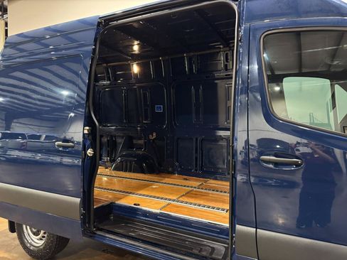 Used 2024 Mercedes-Benz Sprinter 2500 image 45