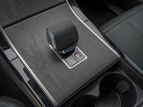 Used 2024 Land Rover Range Rover Velar Dynamic SE image 18