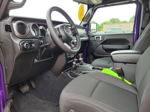 Used 2023 Jeep Wrangler Sport AWD/4WD image 7