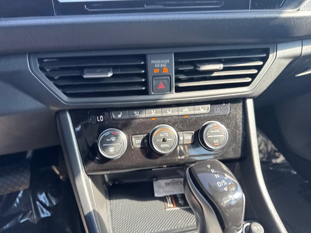Used 2024 Volkswagen Jetta SE FWD image 41