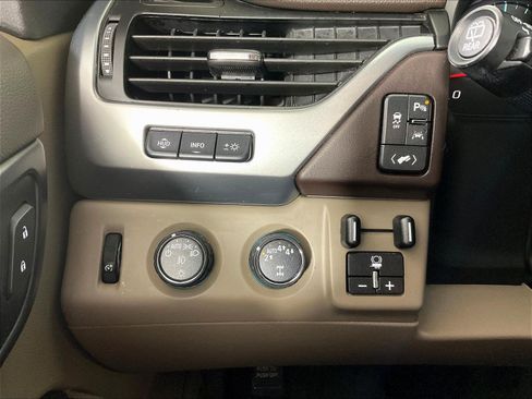 Used 2019 Chevrolet Tahoe Premier AWD/4WD image 15