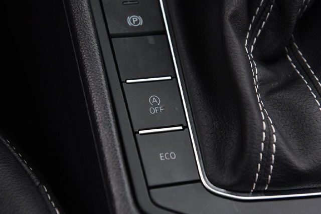Used 2025 Volkswagen Jetta SE w/ Sunroof Package FWD image 18