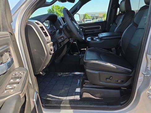 Used 2026 RAM 2500 Laramie AWD/4WD image 19