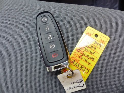 Used 2019 Ford Escape SE FWD image 46