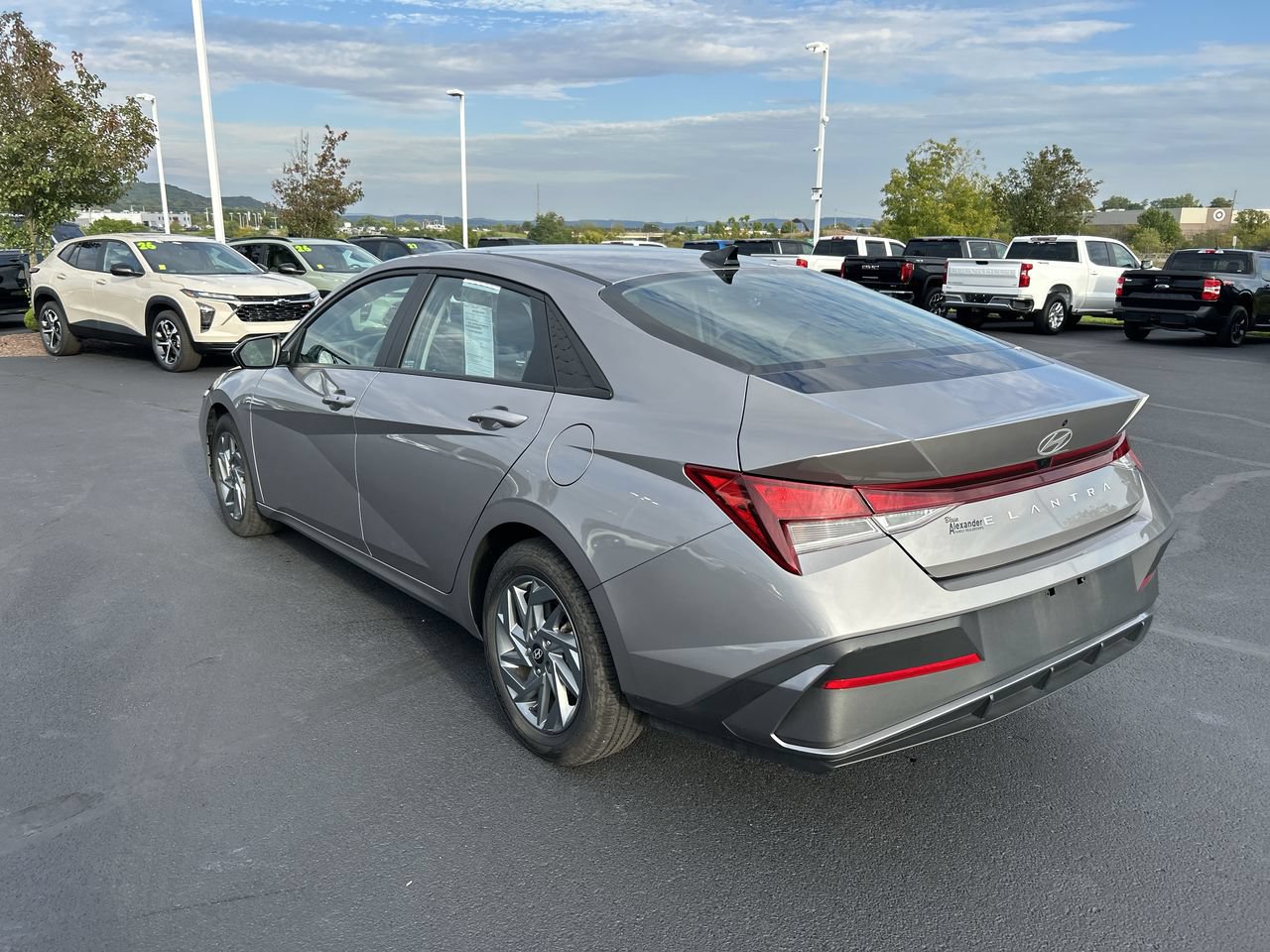 Used 2024 Hyundai Elantra SEL FWD image 5