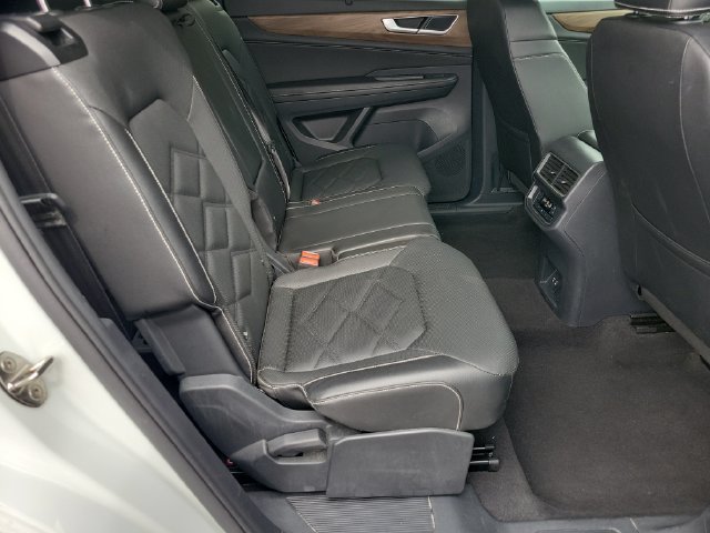 Used 2025 Volkswagen Atlas SE AWD/4WD image 23