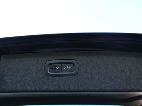 Used 2017 Volvo XC90 T6 Momentum w/ Vision Package image 38