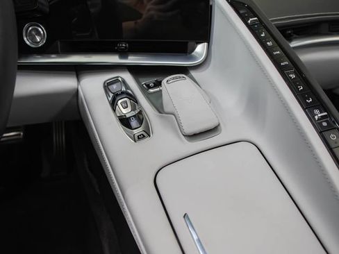 Used 2024 Chevrolet Corvette Stingray Premium Conv w/ Z51 Performance Package RWD image 19