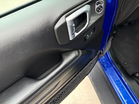 Used 2020 Jeep Wrangler Unlimited Sahara image 11