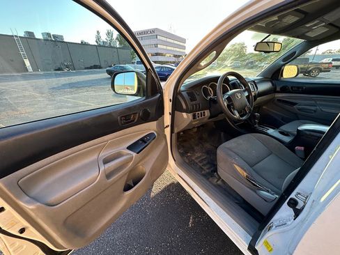 Used 2014 Toyota Tacoma 4x4 Access Cab V6 image 9